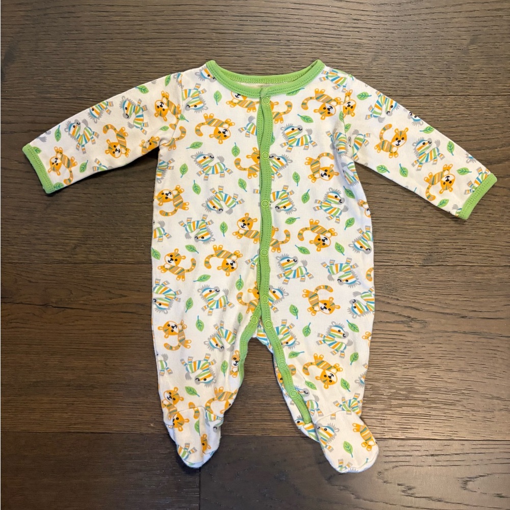 Baby sleeper 0-3M excellent condition retail $35